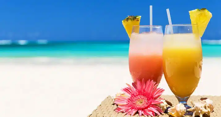 Sip the Sunshine: 10 Essential Summer Cocktails for a Perfect Vibe 2 summer cocktails